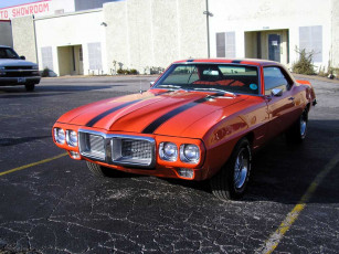 Картинка автомобили выставки уличные фото