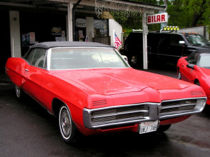 Картинка автомобили выставки уличные фото