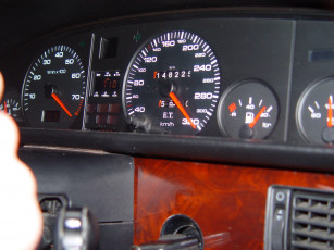 Картинка автомобили спидометры торпедо