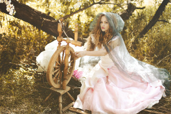 Картинка девушки -unsort+ креатив прялка