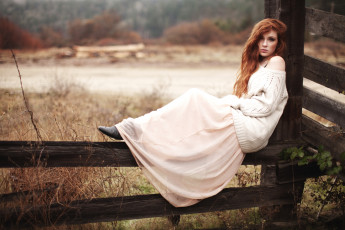 Картинка девушки -unsort+ рыжеволосые+и+другие+цвета забор