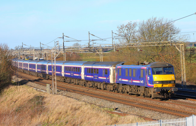 Обои картинки фото техника, поезда, рельсы, локомотив, железная, дорога, пассажирский, состав, вагоны