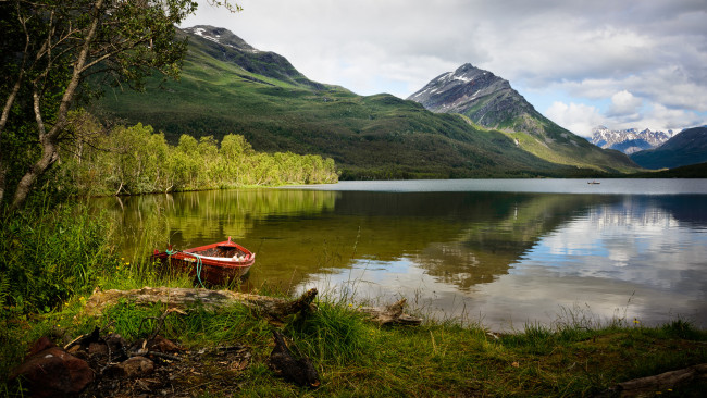 Обои картинки фото корабли, лодки,  шлюпки, лес, горы, река