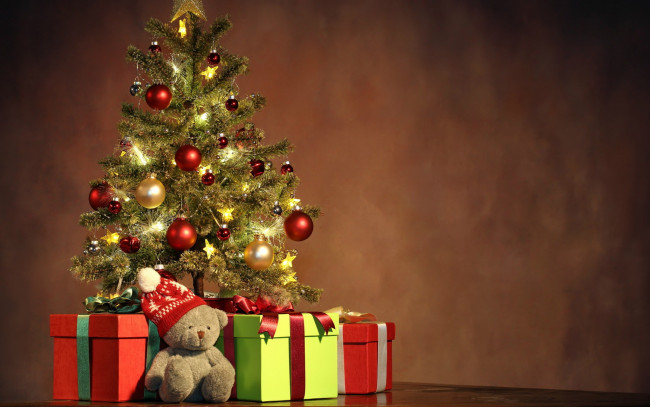 Обои картинки фото праздничные, Ёлки, коробки, ёлка, украшения, мишка, подарки