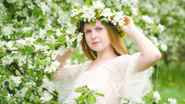 Обои картинки фото девушки, - рыжеволосые и разноцветные, весна, цветение, венок