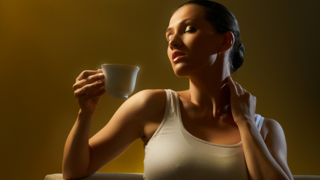 Обои картинки фото девушка - girl, девушки, - лица,  портреты, девушка, брюнетка, сексуальная, милая, модель, красивая, супер, сладкая, лапочка, симпатичная, классная, нежная, идеальная, няша, яркая, игривая, великолепная, обаятельная, жгучая, спокойная, удивительная