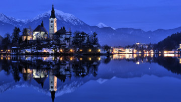 Картинка города блед+ словения горы озеро здания огни башня снег