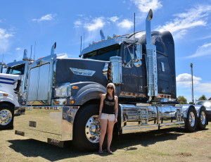 Картинка western+star+w+30 автомобили авто+с+девушками тяжелые trucks star western запчасти грузовики сша