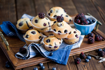 Картинка еда пирожные +кексы +печенье ежевика кексы