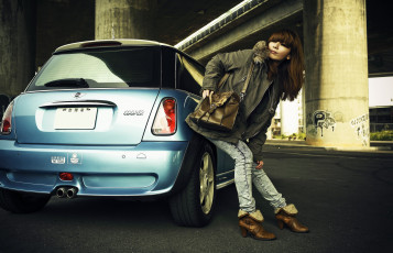 Картинка автомобили авто+с+девушками сумка дама мини гараж