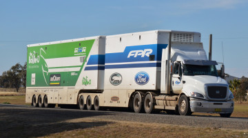 Картинка автомобили грузовики автопоезд тягач грузовик тяжелый