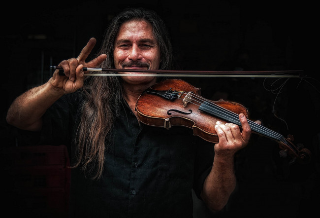 Обои картинки фото музыка, - другое, скрипка, музыкант, смычок