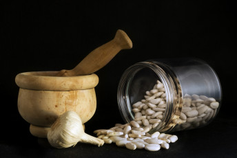 Картинка еда натюрморт чеснок зерна банка ступка