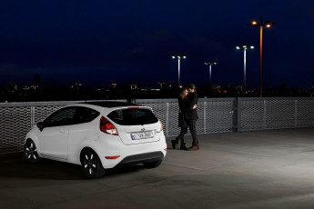 Картинка автомобили ford 2015г black white fiesta