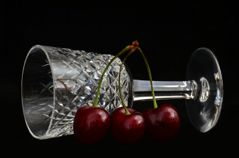 Картинка еда вишня +черешня ягоды рюмка