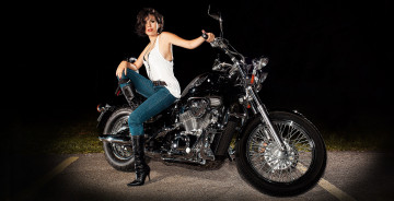 Картинка мотоциклы мото+с+девушкой девица байк