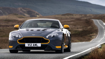 обоя aston martin v12 vantage-s with manual transmission 2017, автомобили, aston martin, v12, 2017, transmission, with, manual, vantage-s, aston, martin