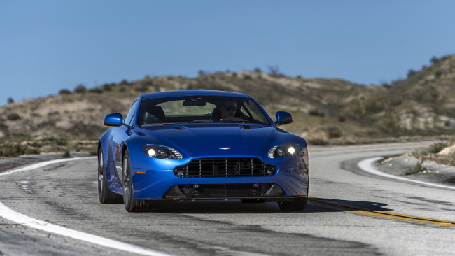 Обои картинки фото aston martin am vantage gts 2017, автомобили, aston martin, vantage, am, aston, martin, 2017, gts