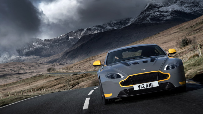 Обои картинки фото aston martin v12 vantage-s with manual transmission 2017, автомобили, aston martin, transmission, with, manual, v12, vantage-s, aston, martin, 2017