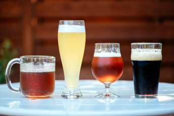 Картинка еда напитки +пиво ассорти пена пиво бокалы
