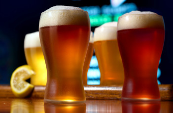 Картинка еда напитки +пиво бокалы пена пиво ассорти
