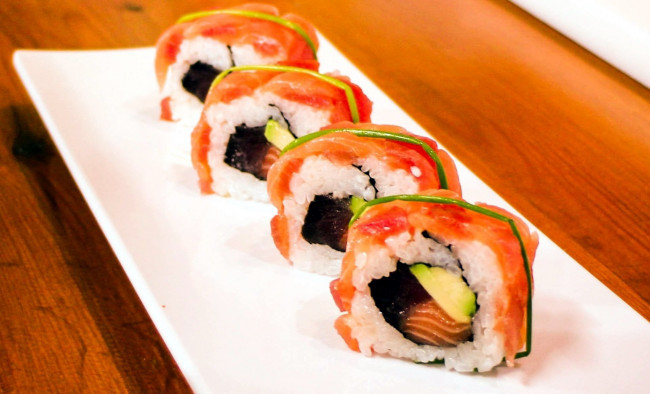 Обои картинки фото еда, рыба,  морепродукты,  суши,  роллы, роллы, кухня, японская