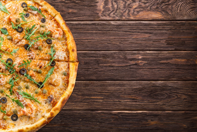 Обои картинки фото еда, пицца, зелень, маслины