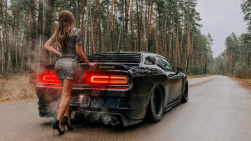 Картинка автомобили -авто+с+девушками dodge challenger