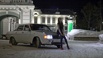 Картинка автомобили -авто+с+девушками волга