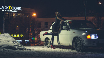 Картинка автомобили -авто+с+девушками волга