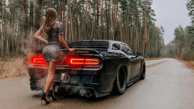 Обои картинки фото автомобили, -авто с девушками, dodge, challenger