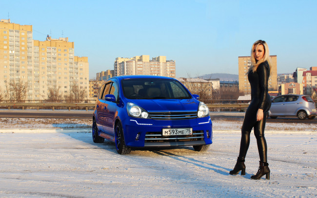 Обои картинки фото автомобили, -авто с девушками, nissan, note, intigriti