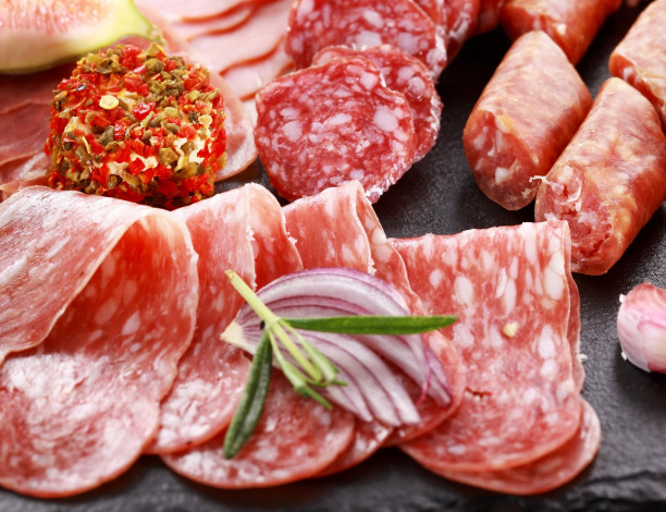 Обои картинки фото еда, колбасные изделия, салями, колбаса, нарезка