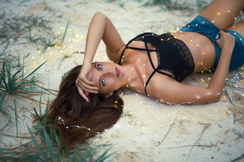 Картинка девушка+-+girl девушки -+брюнетки +шатенки девушка женщина шатенка темноволосая сексуальная модель звезда позирует разная обувь верхняя стильная одежда нижнее эротическое бельё трусы лифчик колготки чулки аксессуары макияж и множество элементов на фотографии