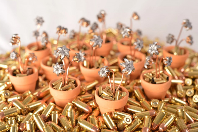 Обои картинки фото оружие, пулимагазины, пули, цветочки, горшочки, экспансивная, дум-дум