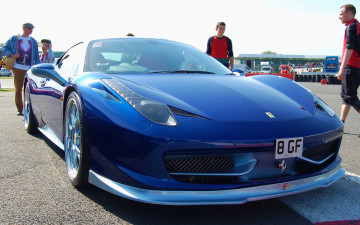 Картинка автомобили выставки уличные фото ferrari 458