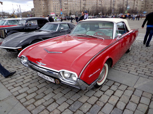 Картинка автомобили ford thunderbird красный