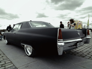 Картинка автомобили выставки+и+уличные+фото cadillac черный