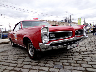 Картинка автомобили выставки+и+уличные+фото красный pontiac