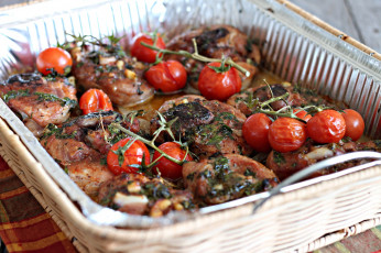 Картинка еда мясные+блюда запеченное мясо помидоры зелень томаты