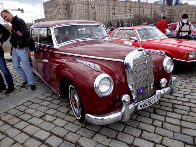 Обои картинки фото автомобили, выставки и уличные фото, красный, mercedes-benz