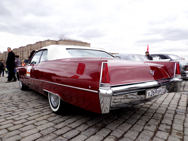Обои картинки фото автомобили, выставки и уличные фото, красный, cadillac