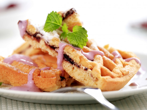 Обои картинки фото еда, пироги, мята, соус, пирог