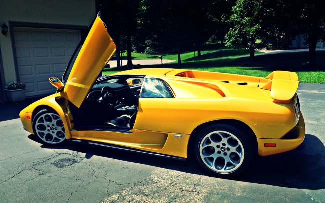 Обои картинки фото автомобили, выставки и уличные фото, желтый, diabolo, lambourghini