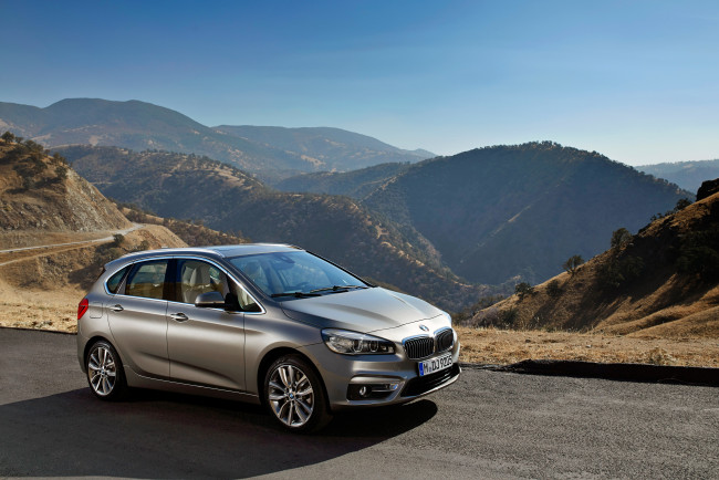 Обои картинки фото 2014 bmw 225i active tourer, автомобили, bmw, дорога, горы