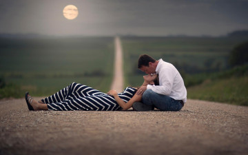 Картинка разное мужчина+женщина закат дорога влюбленные