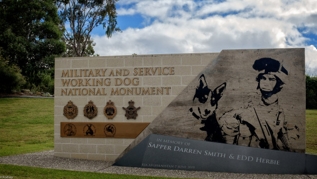 Обои картинки фото разное, рельефы,  статуи,  музейные экспонаты, памятник, плита