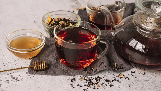 Обои картинки фото еда, напитки,  чай, мед, чайник, чай, заварка