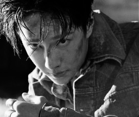 Картинка мужчины wang+yi+bo лицо куртка грязь капли