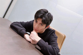 Картинка мужчины wang+hao+xuan актер лицо свитер стол